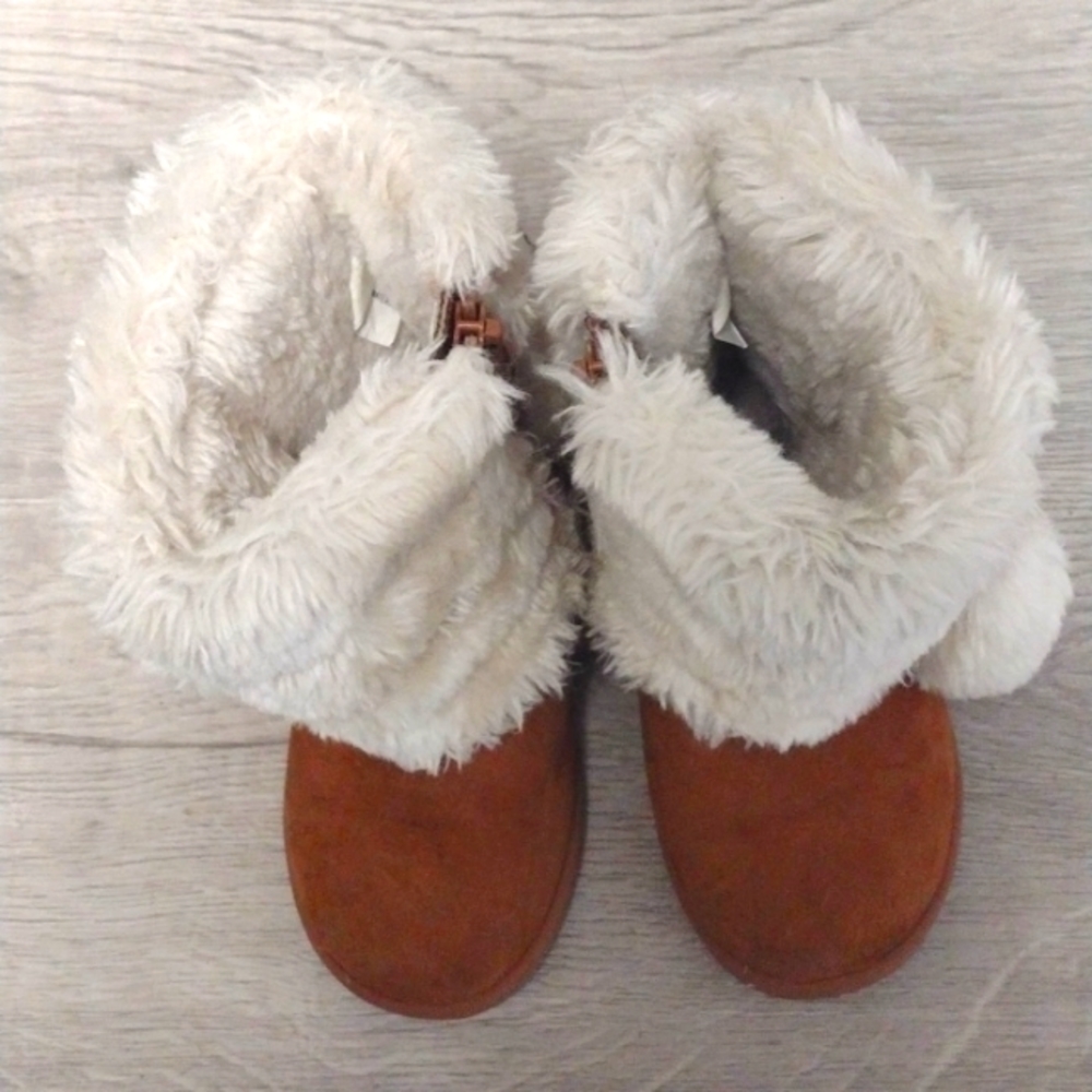 MAKALU BOOTS. SIZE 8 GIRLS  TAN LEATHER WITH FAUX FUR LINING